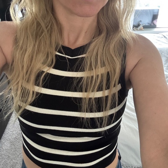 Stripped Crop Top - Picture 2 of 2